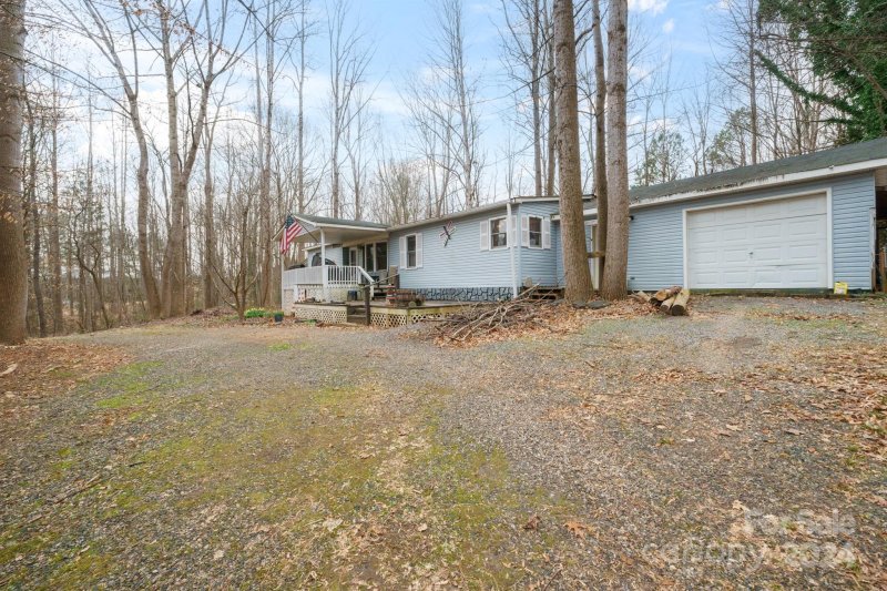 Property image 2 at 304 Deerchase Circle, Statesville, NC 28625