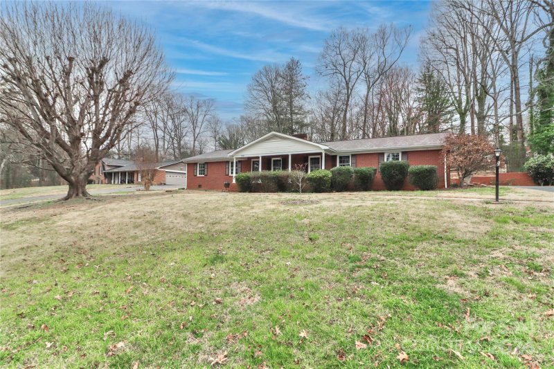 528 Stoneybrook Road