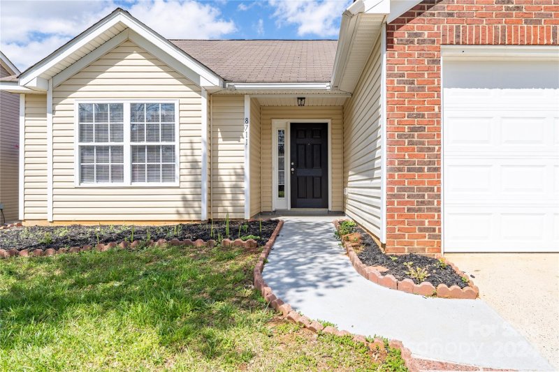 Property image 3 at 8711 Green Ivy Lane, Charlotte, NC 28217