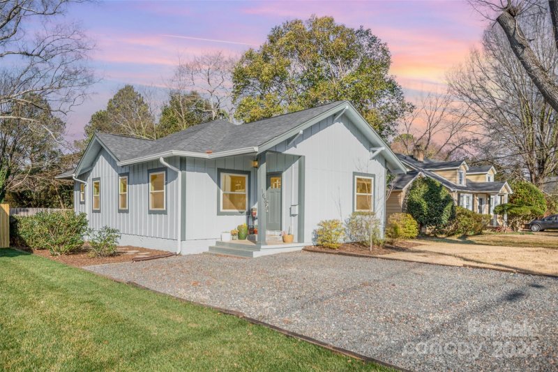 Property image 2 at 1631 Longfellow Street, Charlotte, NC 28205