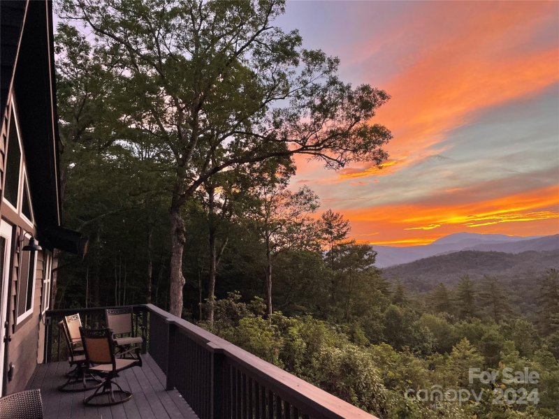 910 Round Mountain Road