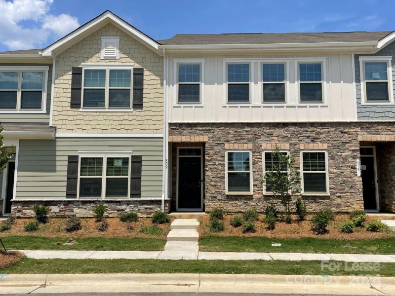 309 Planters Trace Lane