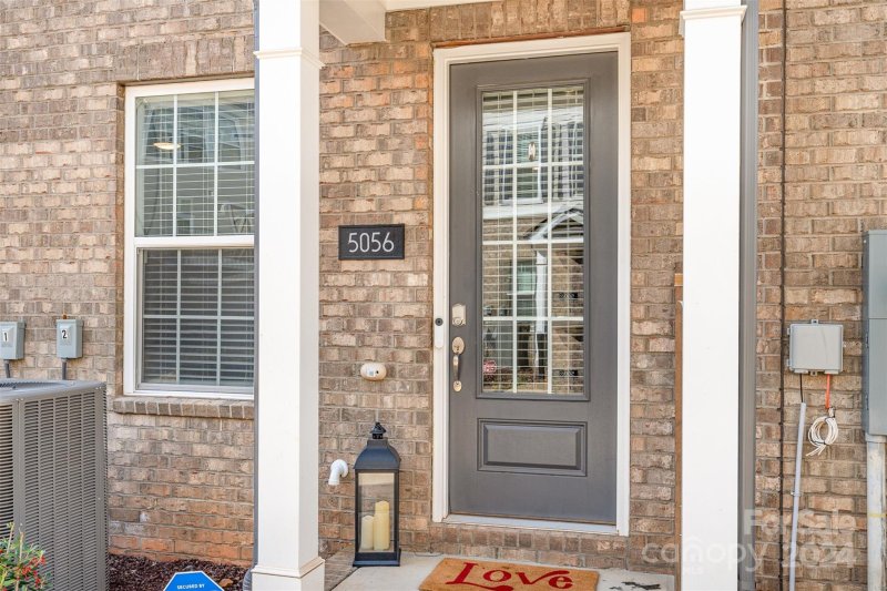 Property image 2 at 5056 Harrowsmith Lane, Charlotte, NC 28204