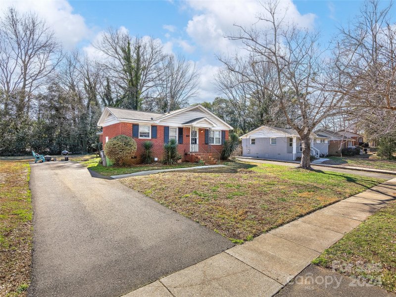 Property image 2 at 1420 Woodhill Lane, Charlotte, NC 28205