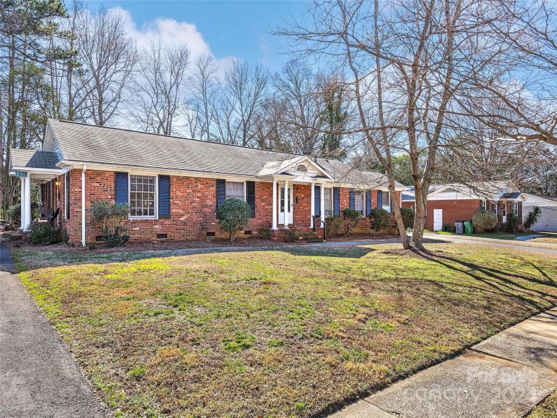 Property image 2 at 1426 Woodhill Lane, Charlotte, NC 28205