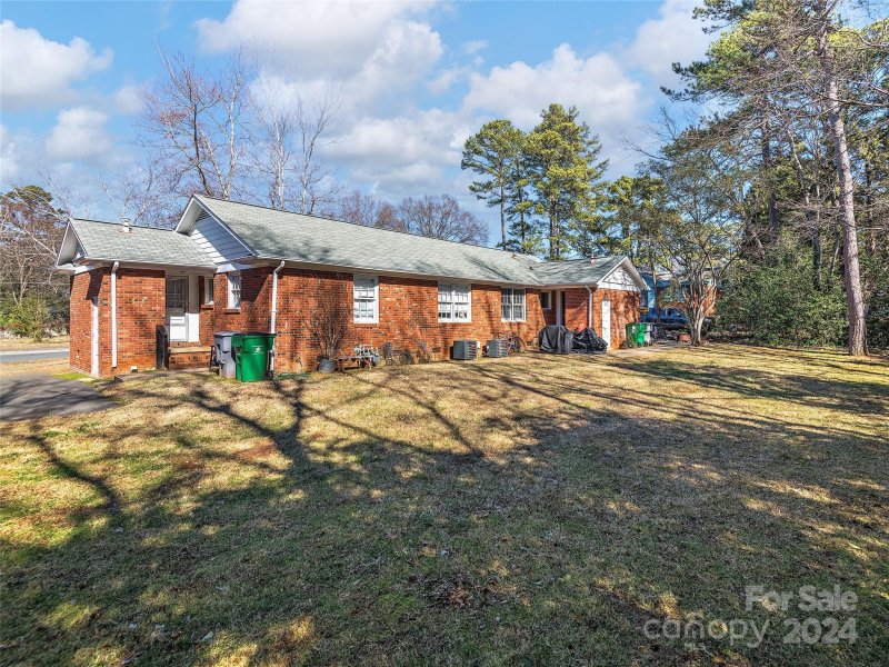 Property image 3 at 1426 Woodhill Lane, Charlotte, NC 28205