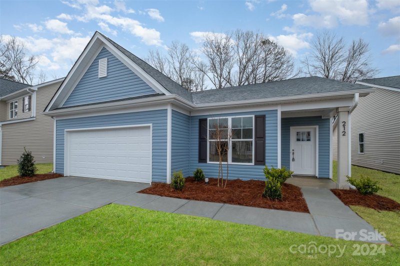 Property image 2 at 212 Surrey Oak Lane, Charlotte, NC 28216
