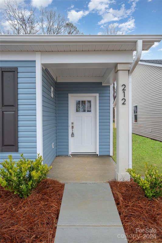 Property image 3 at 212 Surrey Oak Lane, Charlotte, NC 28216