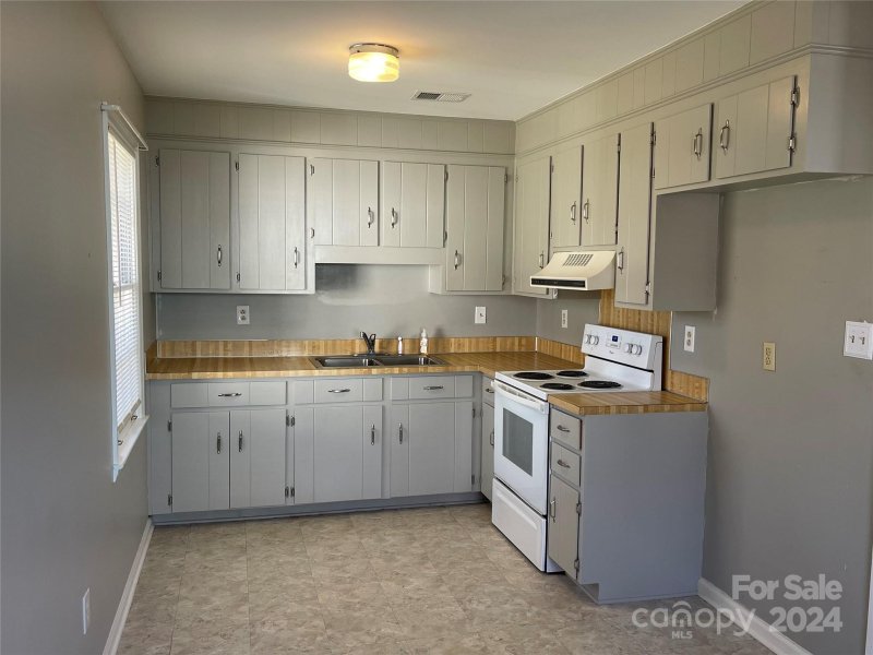 Property image 5 at 8008 Hemby Wood Drive, Indian Trail, NC 28079