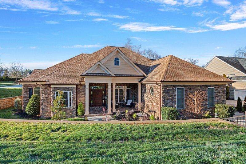 8922 Landsdowne Avenue