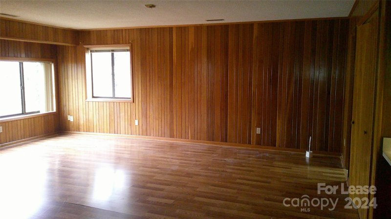 Property image 4 at 1420 11th Street, Hickory, NC 28601