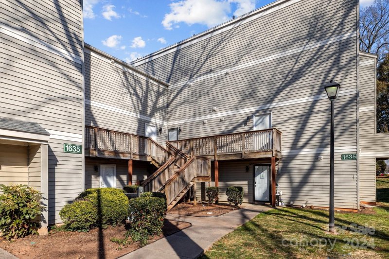 Property image 2 at 1635 Merry Oaks Road, Charlotte, NC 28205