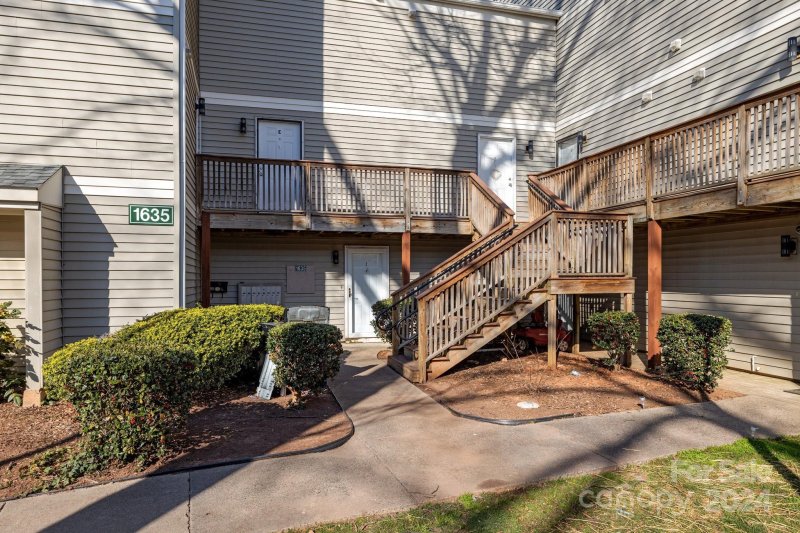 Property image 3 at 1635 Merry Oaks Road, Charlotte, NC 28205