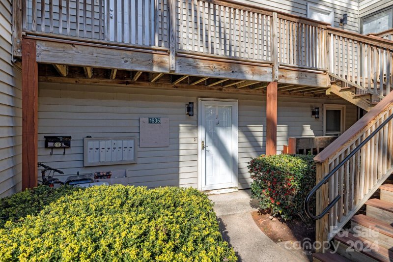 Property image 4 at 1635 Merry Oaks Road, Charlotte, NC 28205