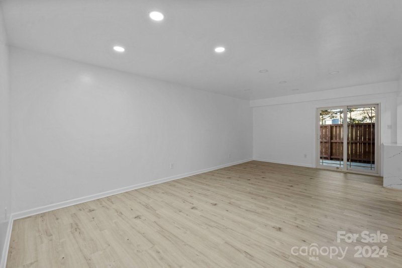 Property image 5 at 1635 Merry Oaks Road, Charlotte, NC 28205