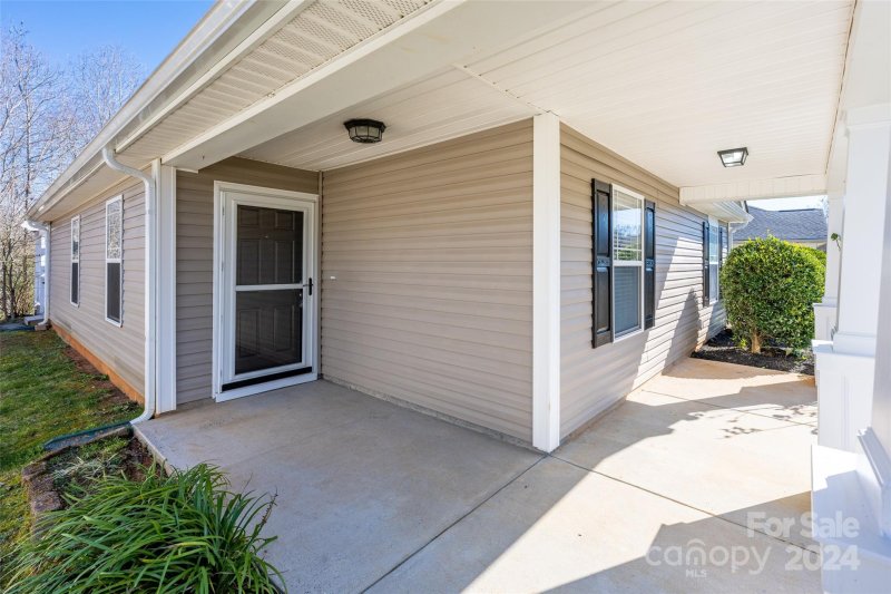 Property image 3 at 210 English Hills Drive, Mooresville, NC 28115