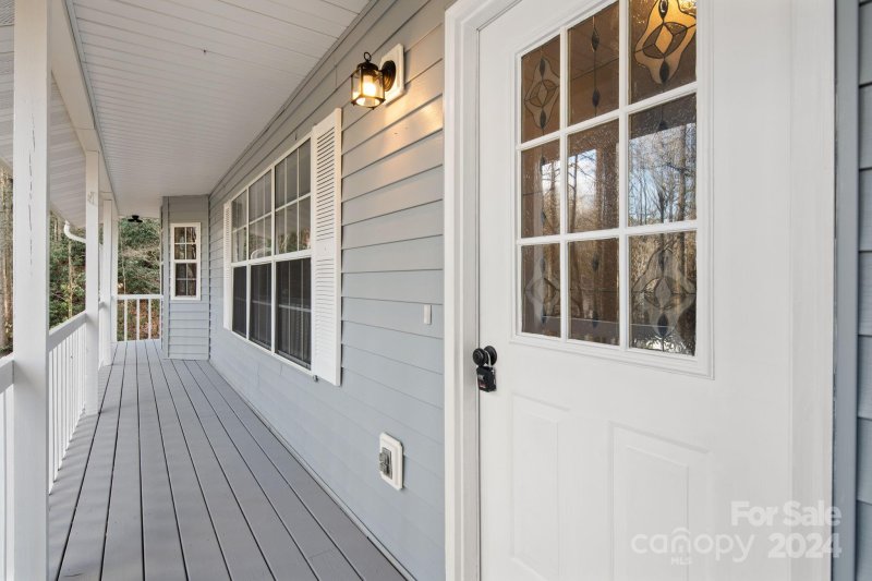 Property image 4 at 604 Surrey Glen Circle, Hendersonville, NC 28739