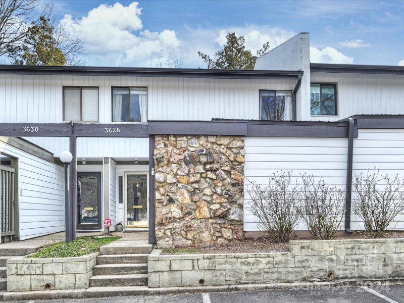 Property image 2 at 3628 Maple Glenn Lane, Charlotte, NC 28226