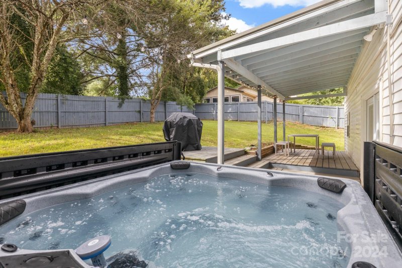 Property image 3 at 209 Scottlynn Drive, Asheville, NC 28806