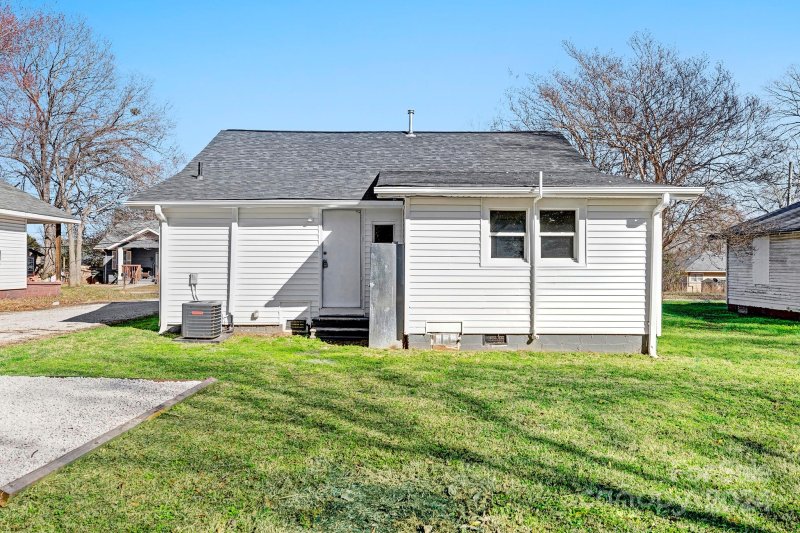 Property image 3 at 105 S Elm Street, Gastonia, NC 28052