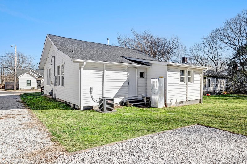 Property image 4 at 105 S Elm Street, Gastonia, NC 28052