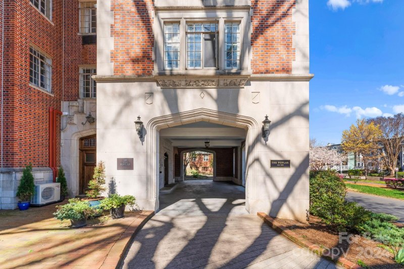 Property image 2 at 301 10th Street, Charlotte, NC 28202