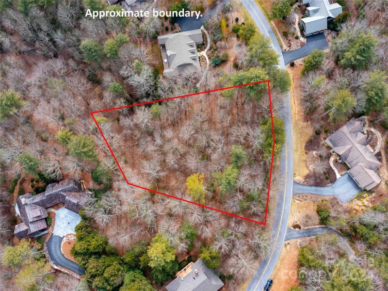 Property image 2 of 173 Chattooga Run in Champion Hills, Hendersonville, NC 28739