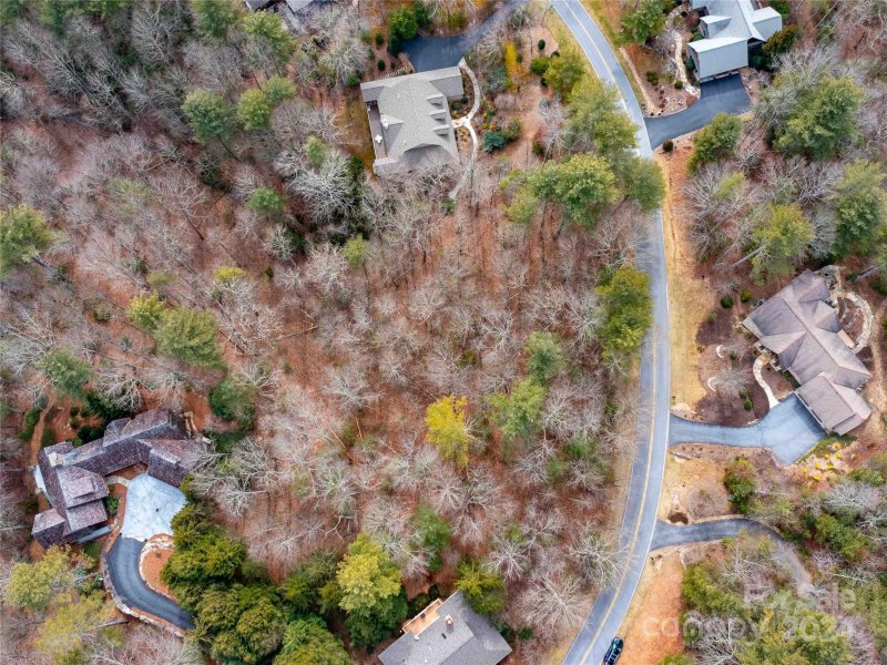 Property image 3 of 173 Chattooga Run in Champion Hills, Hendersonville, NC 28739