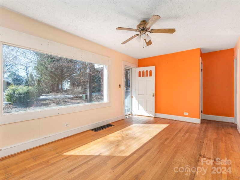 Property image 3 at 109 Kingsgate Road, Asheville, NC 28805