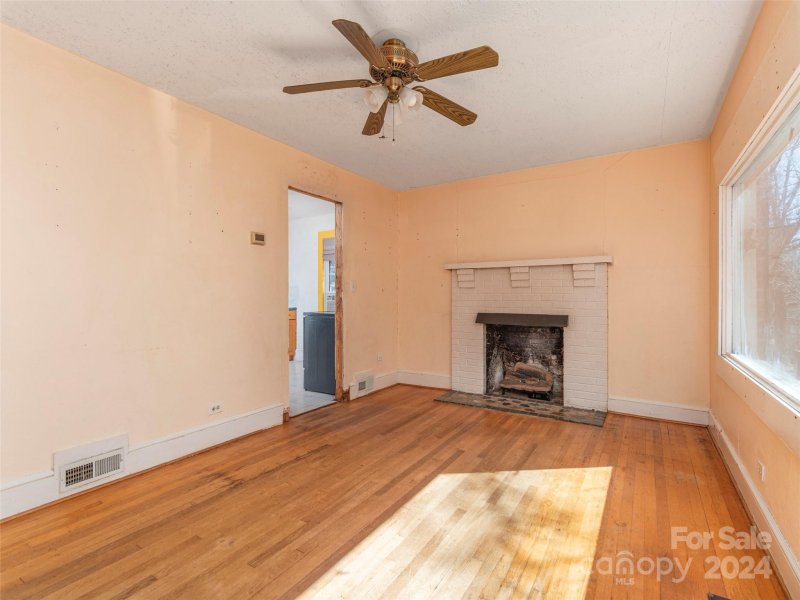 Property image 4 at 109 Kingsgate Road, Asheville, NC 28805