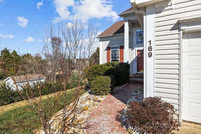 Property image 3 at 169 W Walnut Avenue, Mount Holly, NC 28120