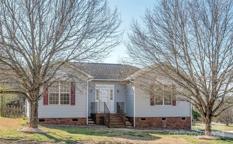 909 Blackstone Lane