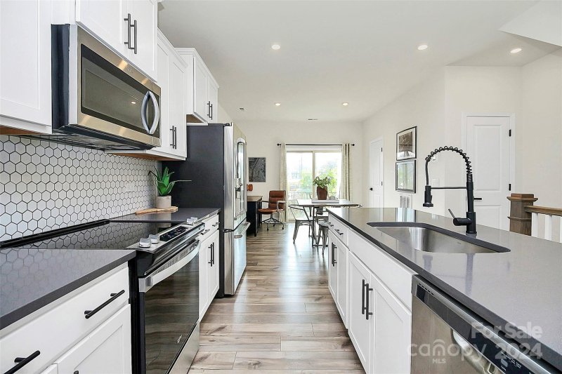 Property image 4 at 326 Simeon Drive, Charlotte, NC 28208