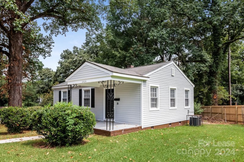 Property image 2 at 2519 Columbus Circle, Charlotte, NC 28208