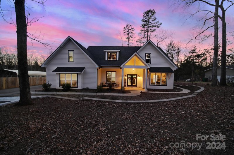 Property image 2 at 1409 Breezewood Drive, Charlotte, NC 28262