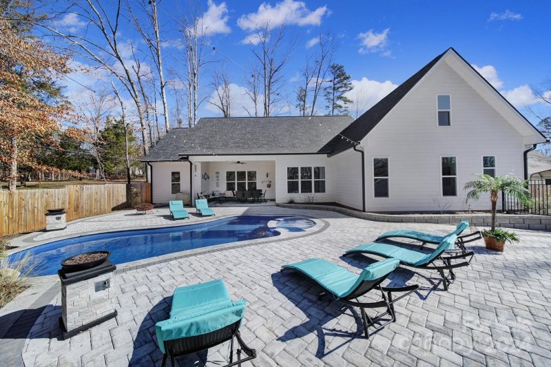 Property image 4 at 1409 Breezewood Drive, Charlotte, NC 28262