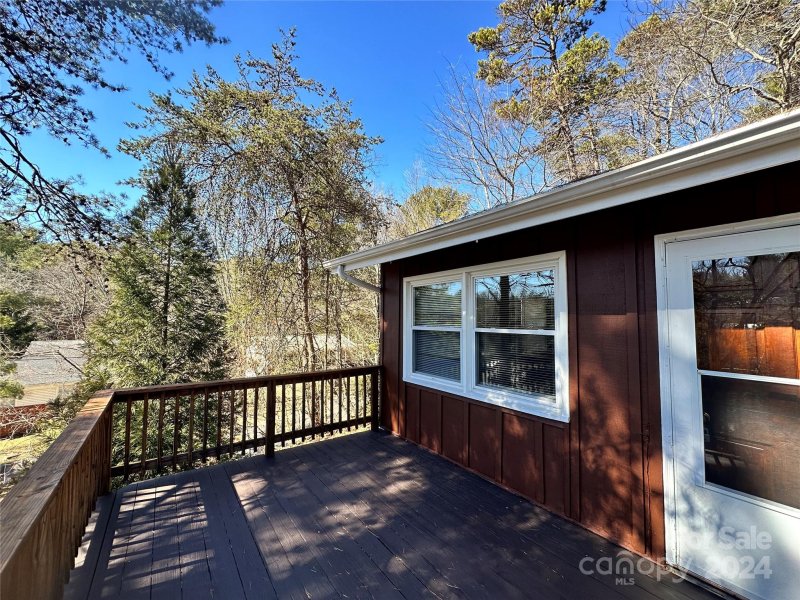 Property image 3 at 5 Evelake Drive, Asheville, NC 28806