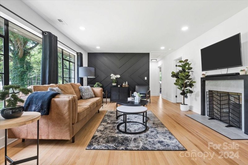 Property image 2 at 3310 Driftwood Drive, Charlotte, NC 28205