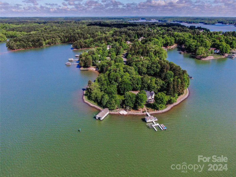 Property image 3 at 2820 Camden Pointe Drive, Sherrills Ford, NC 28673