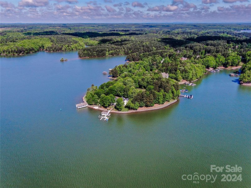 Property image 4 at 2820 Camden Pointe Drive, Sherrills Ford, NC 28673