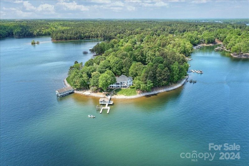 Property image 5 at 2820 Camden Pointe Drive, Sherrills Ford, NC 28673