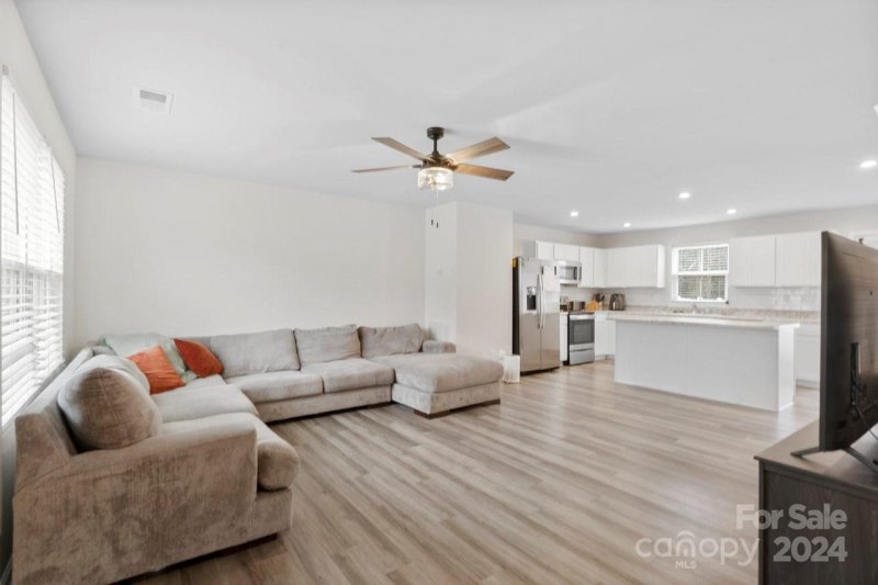 Property image 4 at 7016 Ludell Lane, Charlotte, NC 28215