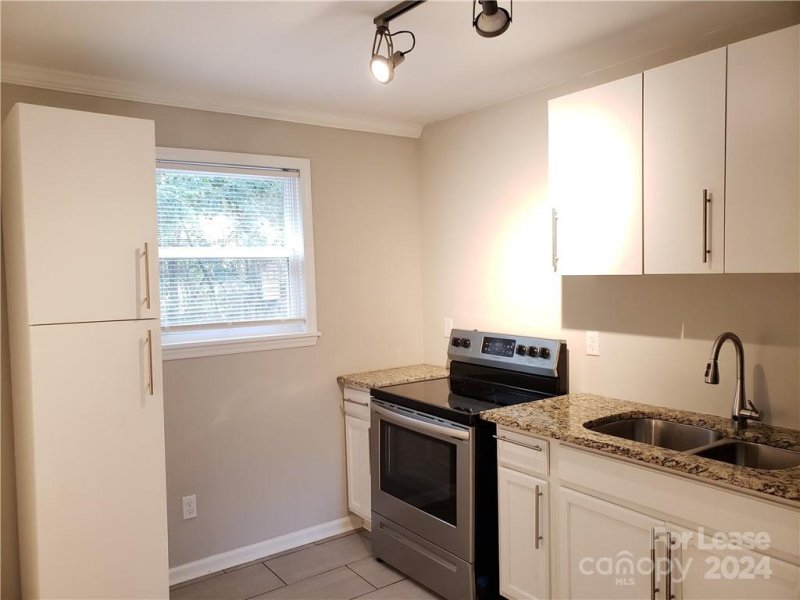 Property image 4 at 2715 Columbus Circle, Charlotte, NC 28208