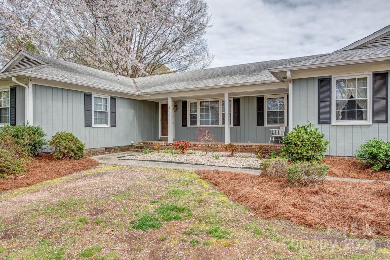 Property image 2 at 400 Woodbriar Trail, Gastonia, NC 28056