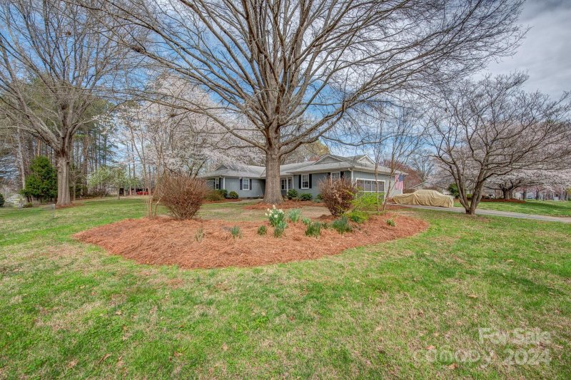 Property image 5 at 400 Woodbriar Trail, Gastonia, NC 28056