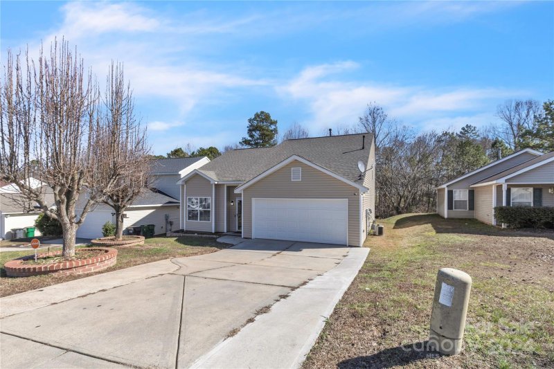 Property image 3 at 2018 Sunset Village Drive, Charlotte, NC 28216