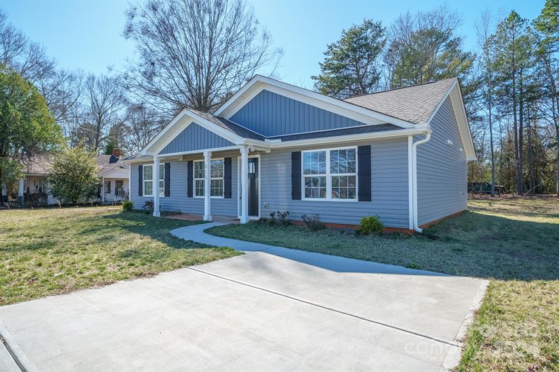 Property image 3 at 415 Baker Street, Gastonia, NC 28052