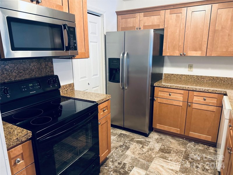 Property image 3 at 9041 J M Keynes Drive, Charlotte, NC 28262