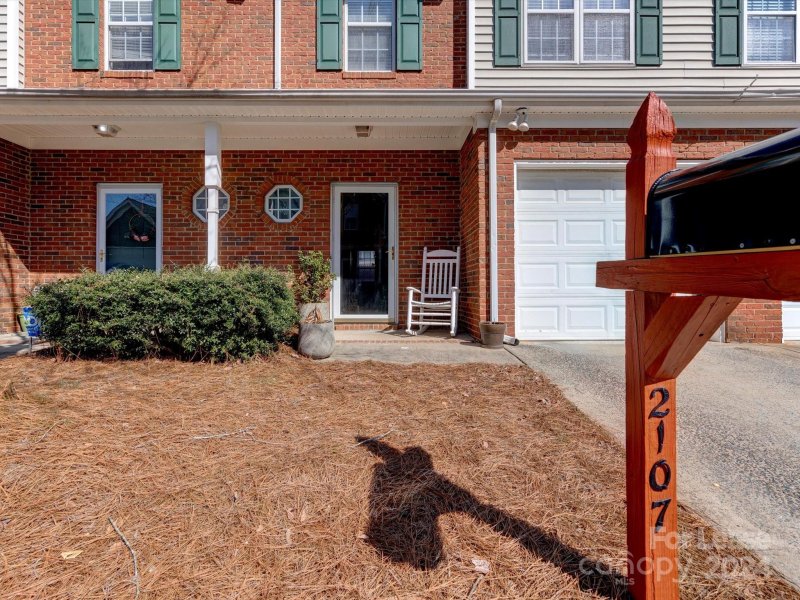 Property image 2 at 2107 Lennoxshire Square Court, Charlotte, NC 28210