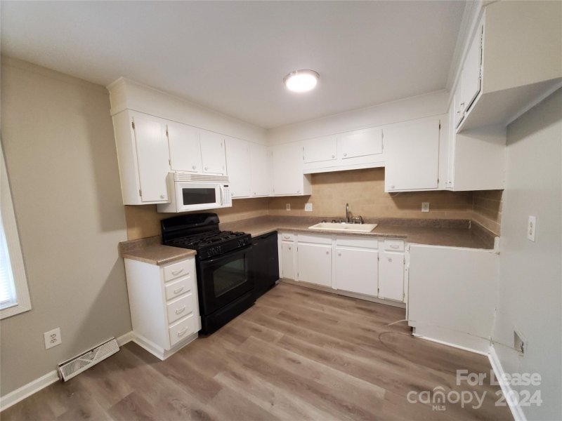 Property image 3 at 2824 Dalecrest Drive, Charlotte, NC 28269